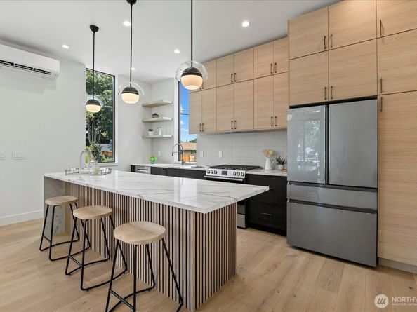 128 24th Avenue, Seattle WA 98122