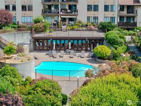 13229 Linden Avenue N 402B, Seattle WA 98133