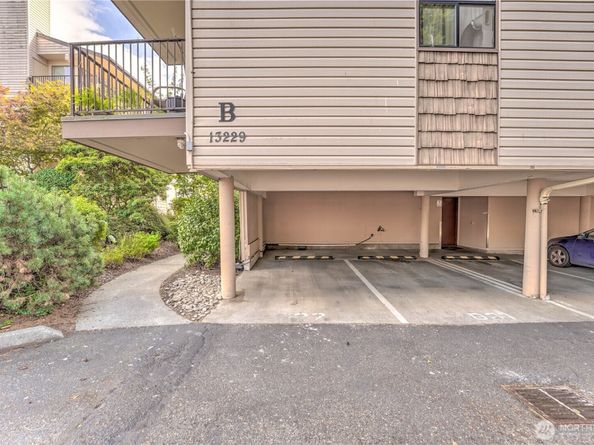 13229 Linden Avenue N 402B, Seattle WA 98133