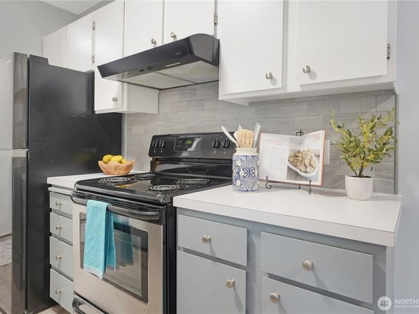 13229 Linden Avenue N 402B, Seattle WA 98133