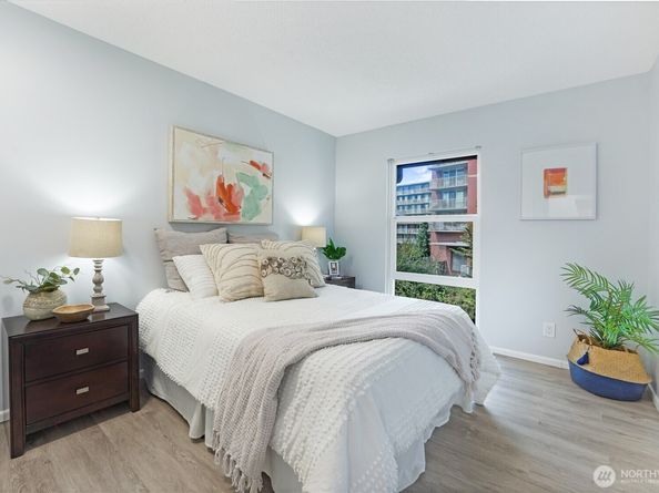13229 Linden Avenue N 402B, Seattle WA 98133