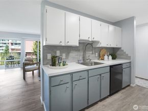 13229 Linden Avenue N 402B, Seattle WA 98133