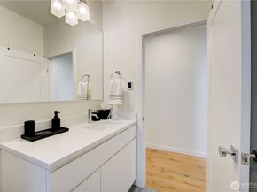 14012 Midvale Avenue N, Seattle WA 98133