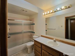8803 15th Avenue NE, Seattle WA 98115