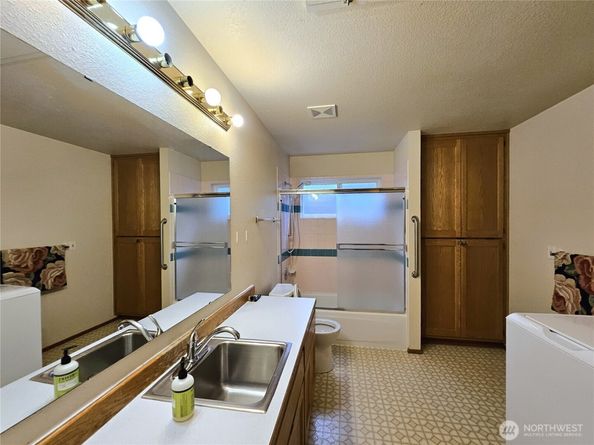 8803 15th Avenue NE, Seattle WA 98115