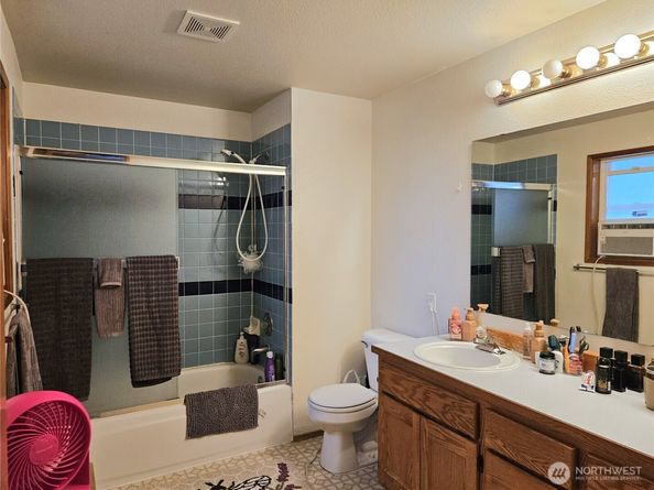 8803 15th Avenue NE, Seattle WA 98115