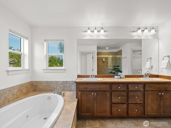 10909 243rd Avenue NE, Redmond WA 98053