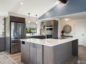 3620 NE Bahia Vista, Bremerton WA 98310