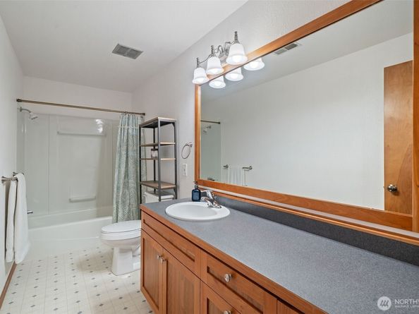 3620 NE Bahia Vista, Bremerton WA 98310