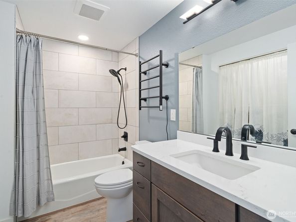 3620 NE Bahia Vista, Bremerton WA 98310