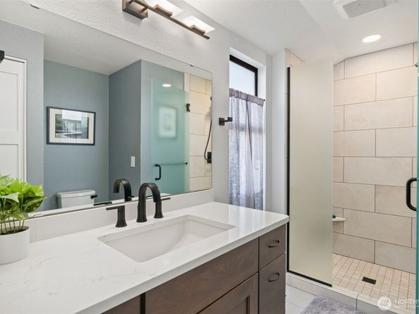 3620 NE Bahia Vista, Bremerton WA 98310