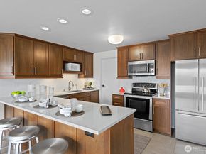 6714 Park Point Way NE, Seattle WA 98115