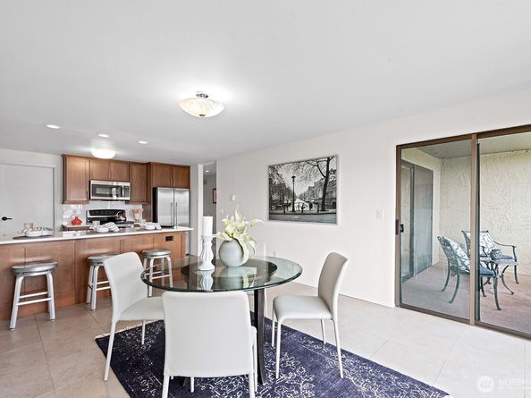 6714 Park Point Way NE, Seattle WA 98115
