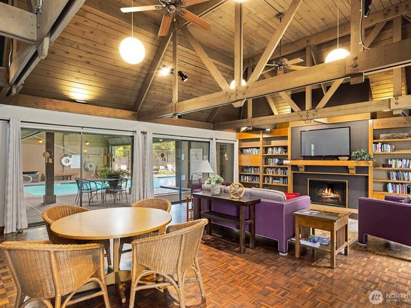6714 Park Point Way NE, Seattle WA 98115