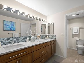 6714 Park Point Way NE, Seattle WA 98115