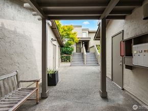 6714 Park Point Way NE, Seattle WA 98115
