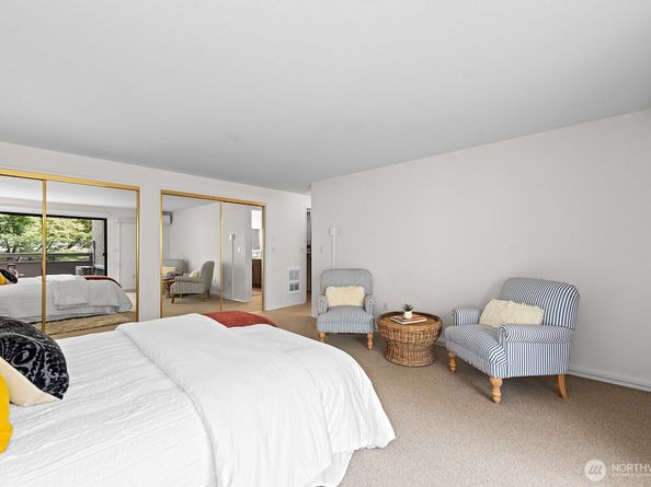 6714 Park Point Way NE, Seattle WA 98115