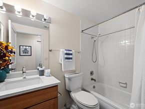 6714 Park Point Way NE, Seattle WA 98115