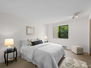 6714 Park Point Way NE, Seattle WA 98115