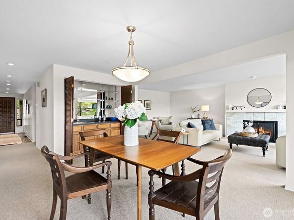 6714 Park Point Way NE, Seattle WA 98115
