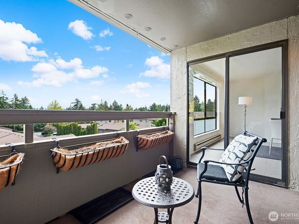 6714 Park Point Way NE, Seattle WA 98115