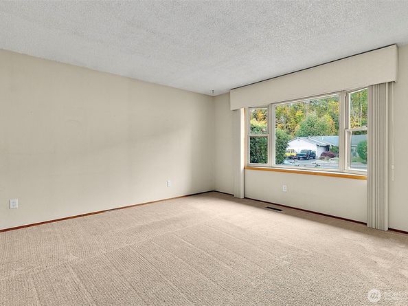 1709 Riverview Drive NE, Auburn WA 98002
