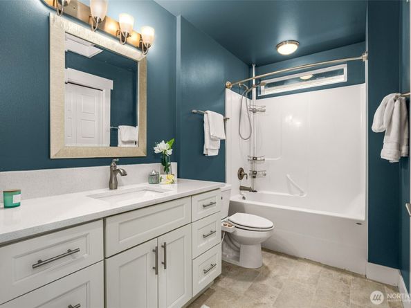 10232 17th Avenue SW, Seattle WA 98146