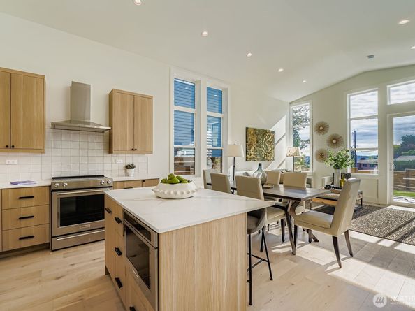 8800 41st Avenue SW, Seattle WA 98136