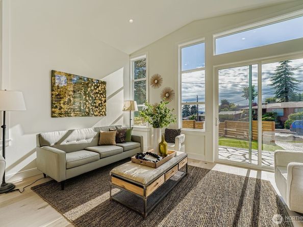 8800 41st Avenue SW, Seattle WA 98136