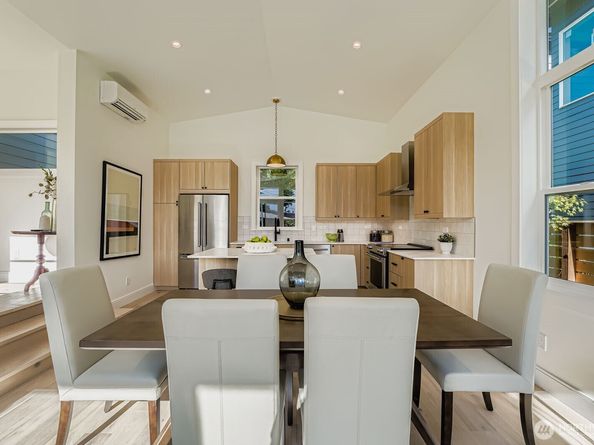 8800 41st Avenue SW, Seattle WA 98136