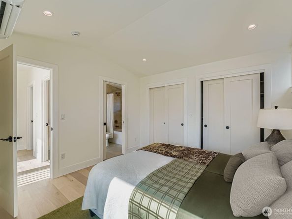 8800 41st Avenue SW, Seattle WA 98136