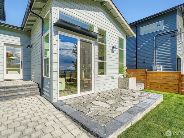 8800 41st Avenue SW, Seattle WA 98136