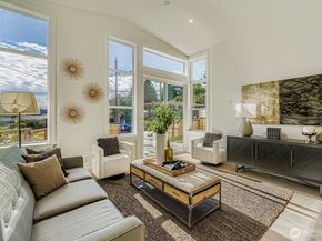 8800 41st Avenue SW, Seattle WA 98136