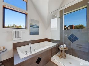 2425 N 75th Street, Seattle WA 98103