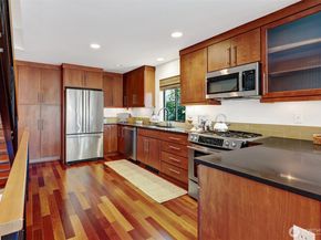 2425 N 75th Street, Seattle WA 98103