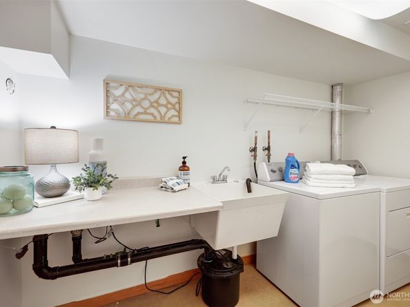 2425 N 75th Street, Seattle WA 98103