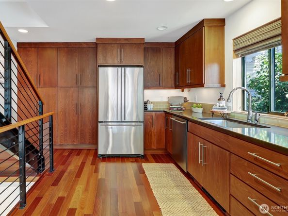 2425 N 75th Street, Seattle WA 98103
