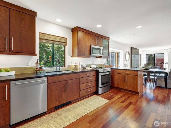 2425 N 75th Street, Seattle WA 98103