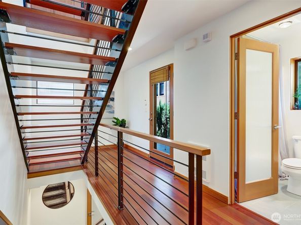 2425 N 75th Street, Seattle WA 98103