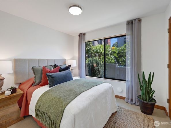 2425 N 75th Street, Seattle WA 98103
