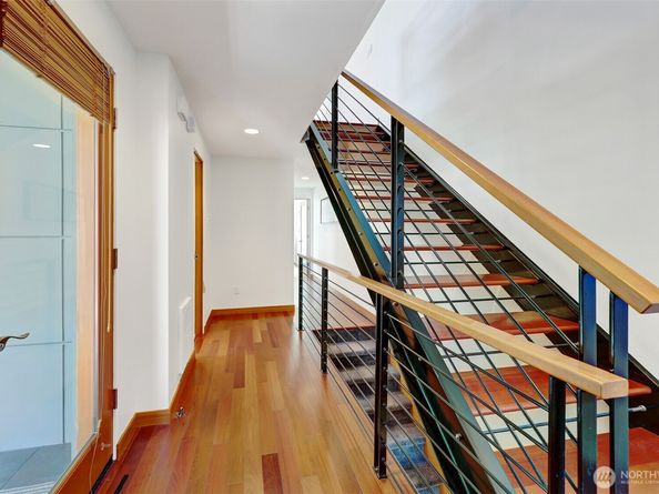 2425 N 75th Street, Seattle WA 98103