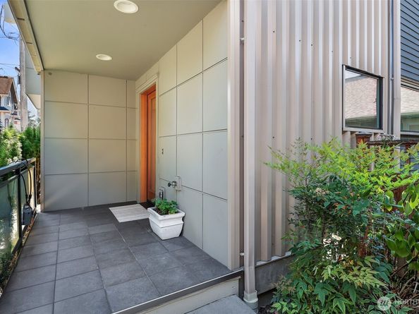 2425 N 75th Street, Seattle WA 98103