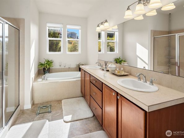 1411 NE Hickory Lane, Issaquah WA 98029