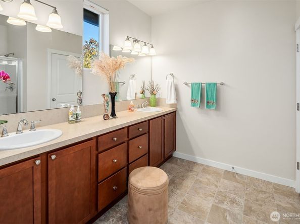 1411 NE Hickory Lane, Issaquah WA 98029