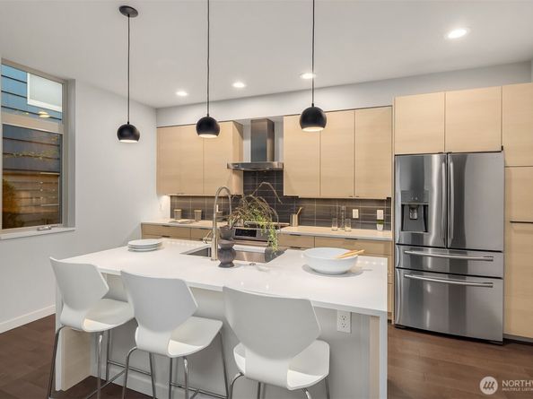 724 Belmont Place E, Seattle WA 98102