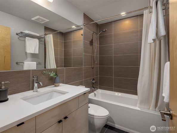 724 Belmont Place E, Seattle WA 98102