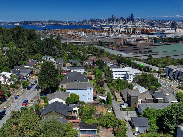 4040 32nd Avenue SW, Seattle WA 98126