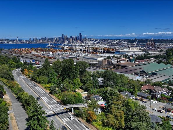 4040 32nd Avenue SW, Seattle WA 98126