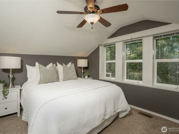 4040 32nd Avenue SW, Seattle WA 98126