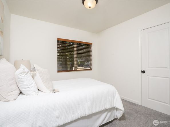 4040 32nd Avenue SW, Seattle WA 98126